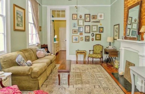 Faubourg Delassize Apartment | Charming Garden District Rental 1 block from the Streetcar