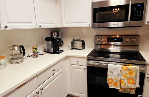 Iona Condo | Charming Gardens at Beachwalk 2/2 Condo with balcony, Stunning Lake View