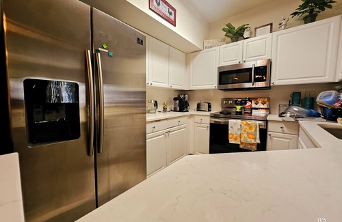 Iona Condo | Charming Gardens at Beachwalk 2/2 Condo with balcony, Stunning Lake View