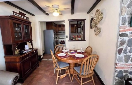 Antigua Guatemala Condo | Charming gated 3-bedroom, pool and free parking in the heart of Antigua. Lovely!
