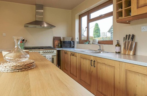 Bourton-on-the-Water House | Charming 3BD Cotswolds Family Retreat