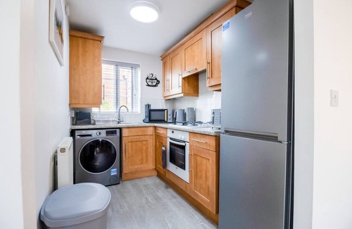 Milton Malsor Apartment | Charming 2 Bedroom 2 Bathroom Flat Free Parking Sky TV