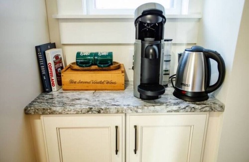 Downtown Columbus House | Charming German Village historic stay with hot tub