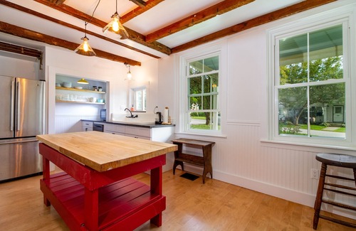 Wallingford House | Charming getaway cottage by the Green Mountains/Killington/Okemo in Vermont!