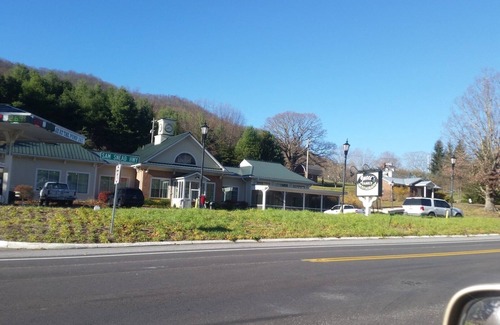 Hot Springs Cottage | Charming Getaway Cottage
