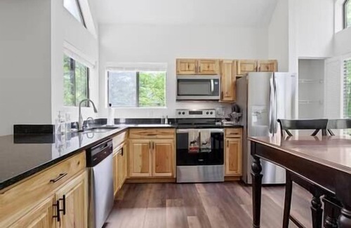 Jefferson Township House | Charming Getaway Hidden Valley 4BR+3Bath Hot Tub