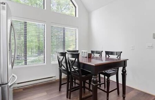 Jefferson Township House | Charming Getaway Hidden Valley 4BR+3Bath Hot Tub