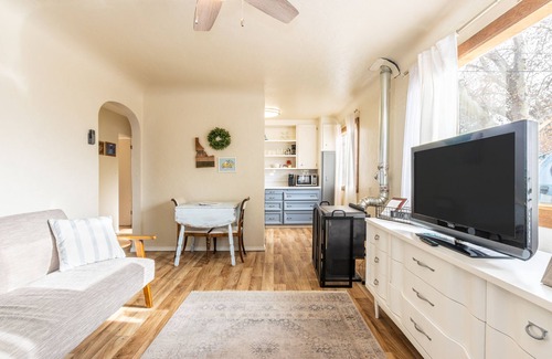 Nampa Cottage | Charming Getaway in Downtown Nampa