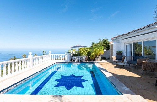 Puntillo del Sol Ski Chalet | Charming Getaway in El Sauzal: Enjoy Comfort, Nature, and a Private Pool