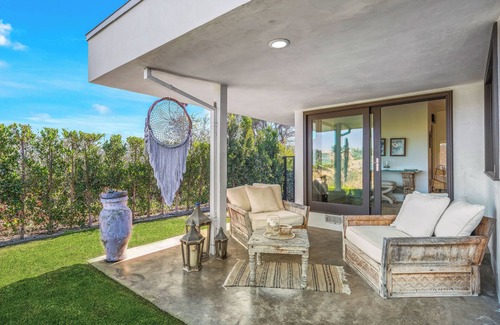 The Flats House | . Charming getaway in La . WiFi , Ac , pool . View , relaxing outdoor space.
