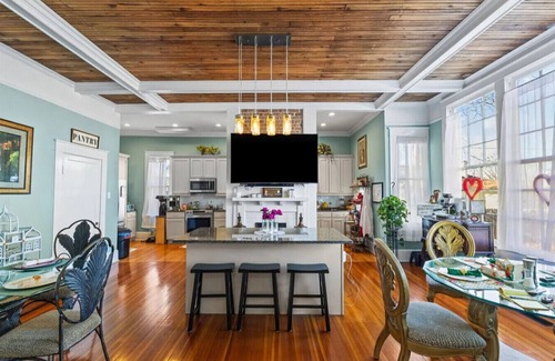Anderson Apartment | Charming Getaway | Queen Bed, Yard & Free Parking