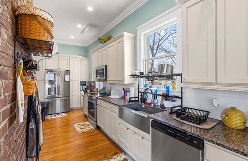 Anderson Apartment | Charming Getaway | Queen Bed, Yard & Free Parking