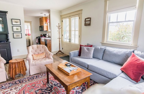 Warm Springs House | Charming Getaway Steps to Swimming Pool, Hot Tub and more!