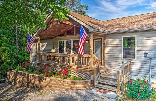 Albany House | Charming Getaway with Lake Cumberland Views!