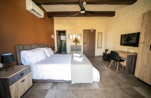 Ghajnsielem Bed & Breakfast | Charming Ghajnsielem Guest House, Steps away from Mgarr Harbor