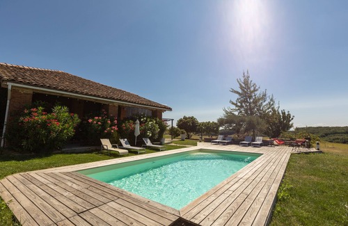 Beauvais-sur-Tescou House | Charming gîte with pool and view