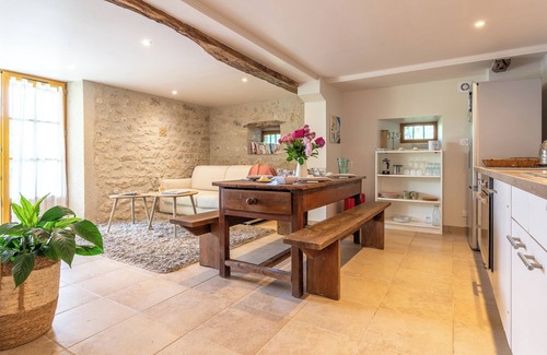 Belveze House | Charming gîte and unusual cabin, nature, swimming pool. Ideal for friends and family stays