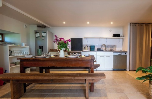 Belveze House | Charming gîte and unusual cabin, nature, swimming pool. Ideal for friends and family stays