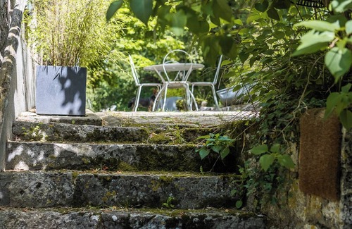 Belveze House | Charming gîte and unusual cabin, nature, swimming pool. Ideal for friends and family stays