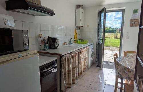 Guilly Cottage | Charming Gîte in Loire Valley - Near Sully and St-Benoît, Private Lawn, All Ground Floor