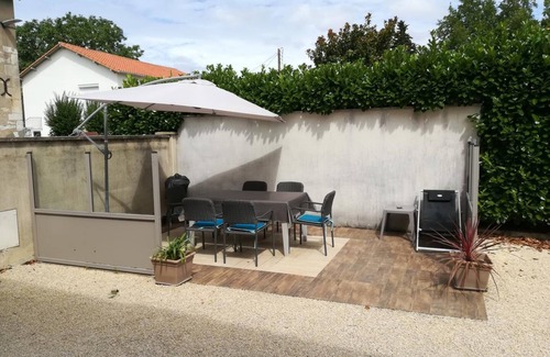 Magne House | Charming gîte * in the heart of the market town of Magné