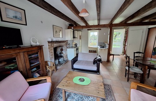 Saint-Grave Cottage | Charming gite near Rochefort en terre, 2 stars, with covered swimming pool