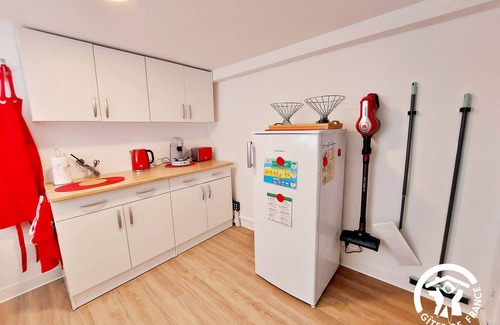 Andouille Apartment | Charming Gîte near Laval: Cozy Decor, Fully Equipped, Baby-Friendly, Ideal for 2, Pet-Friendly