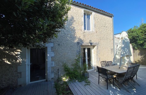 La Rochelle House | Charming gîte with garden in the heart of La Rochelle