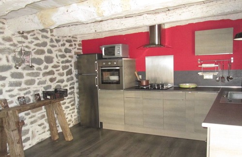 Auzers Villa | Charming gite with swimming pool, sauna and jacuzzi, Salers Puy Mary area