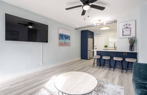 Lake Ridge House | Charming & Glamorous 2BR Retreat in Ft Lauderdale: Pool, Yard & Prime Location!