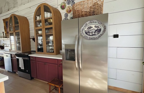 Elk City House | Charming Glamping Barn with AC – Cozy Escape in Elk City!