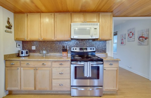 Gold Beach House | Charming Gold Beach Home < 1 Mi to Rogue River!