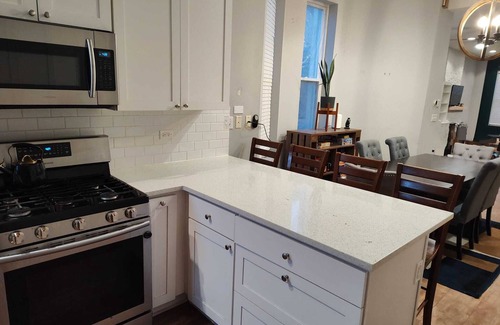 Bronzeville House | Charming grand 3-bedroom house in historic Bronzeville, Chicago.