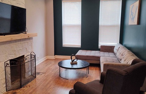 Bronzeville House | Charming grand 3-bedroom house in historic Bronzeville, Chicago.
