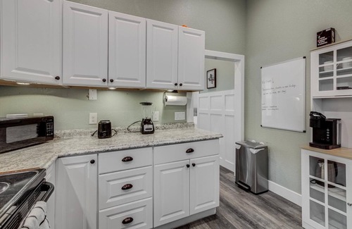 Shepherd House | Charming Green Cottage in Shepherd, TX