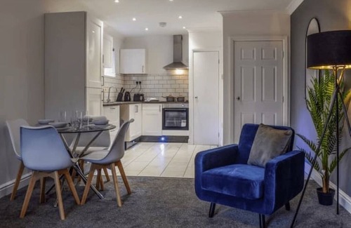 Honley Apartment | Charming Ground-Floor Flat