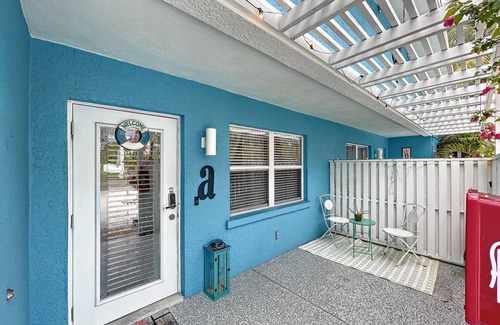 Holmes Beach Cottage | Charming Ground Level Resort Style 3 units Condo of a TRIPLEX- unit A