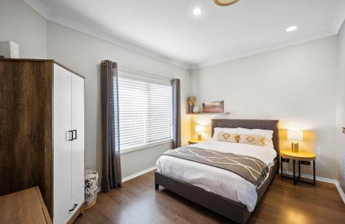 Gold Coast House | Charming Group Getaway - 9 Mins To Burleigh Beach