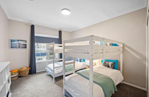 Gold Coast House | Charming Group Getaway - 9 Mins To Burleigh Beach