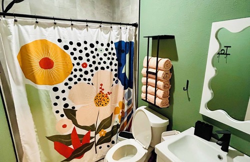 Porter House | Charming Guest Home