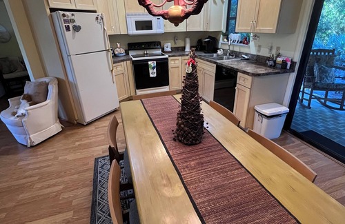 Jensen Beach House | Charming guest house minutes from the beach in peaceful Jensen Beach cul-de-sac.