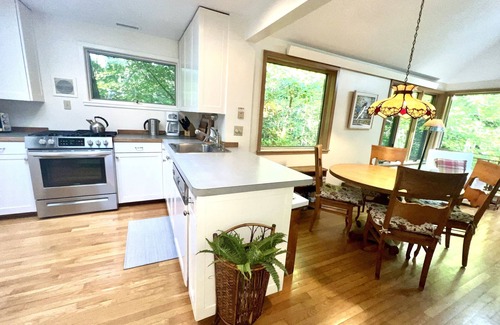 Vineyard Haven House | Charming Guest House near Lambert's Cove Beach