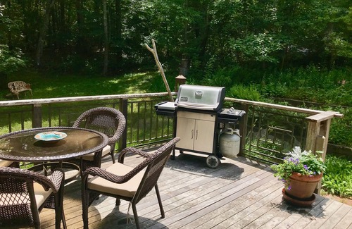 Vineyard Haven House | Charming Guest House near Lambert's Cove Beach