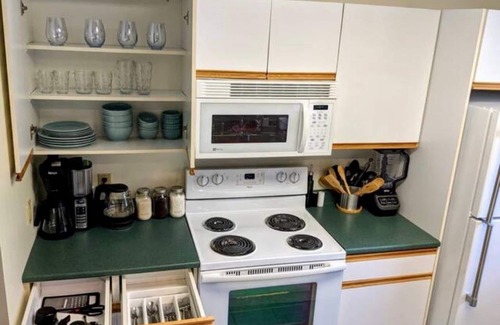 Twin Mountain House | Charming Guest House & King Suite - Twin Mountain River Retreat