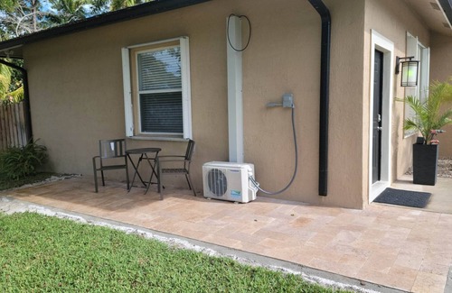 Lake Worth Apartment | Charming Guest House: Perfect Home Away from Home