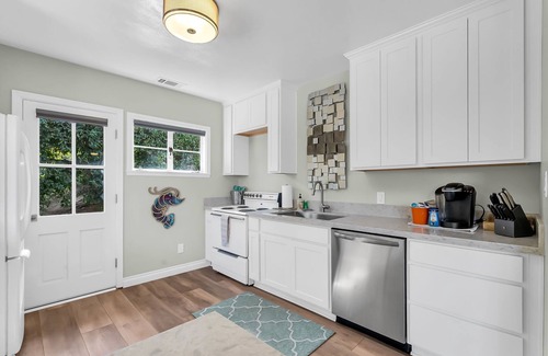 Riverside House | Charming guest house in Riverside near UCR, Mission Inn and Downtown