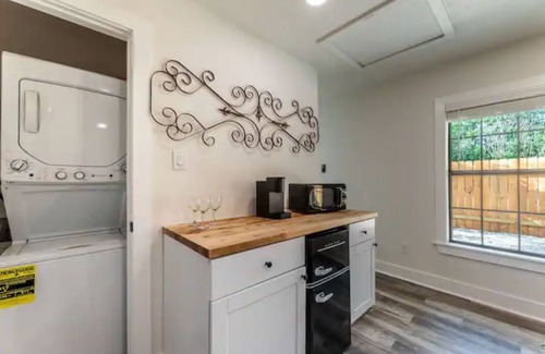 Liberty Hill House | Charming guest studio in the heart of Liberty Hill