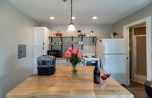 Kerrville Cottage | ❤Charming Guesthouse downtown w/yard, deck, bikes & FIREPIT