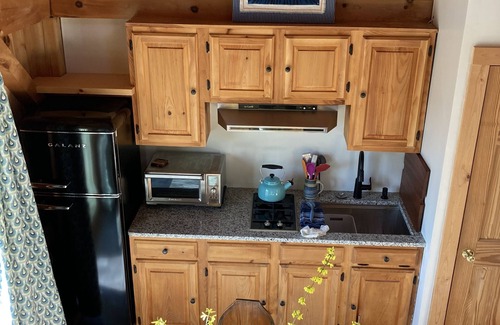 Sherman Apartment | Charming Guesthouse in scenic CT town. Bikes, kayaks, firepit, beach pass.
