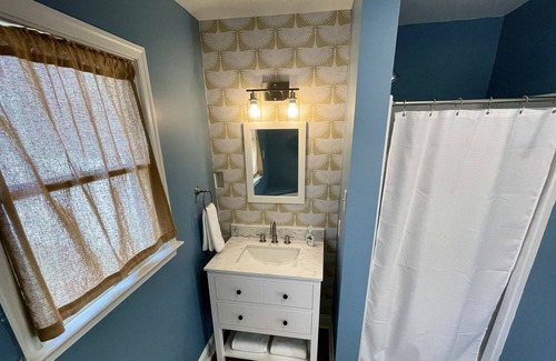 Cambridge Cottage | Charming Guesthouse w/ Pool in Historic Cambridge